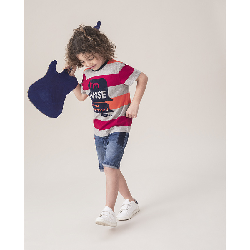 Κοντομάνικη μπλούζα με ρίγες και συννεφάκια κειμένου 