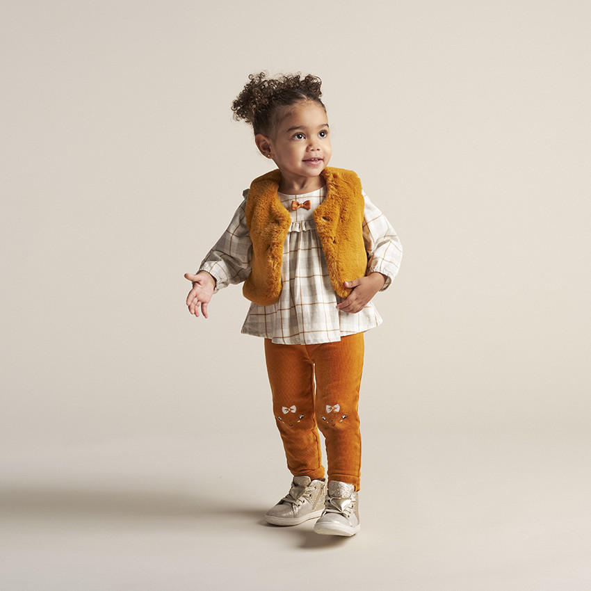 Gilet sans manches en fausse fourrure doublé jersey à pois 