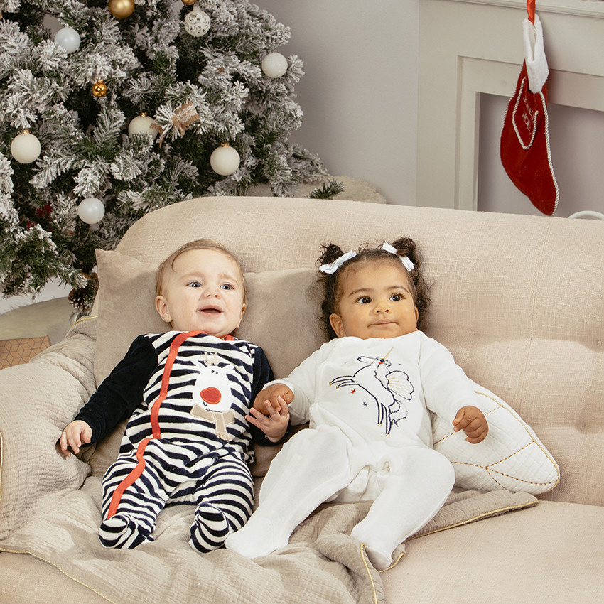 Πιτζάμα βελουτέ ριγέ με πνεύμα Χριστουγέννων για μωρό αγόρι 