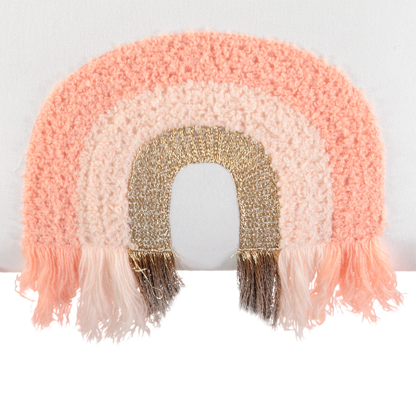 Coussin décoratif à pompons et arc-en-ciel brodé 