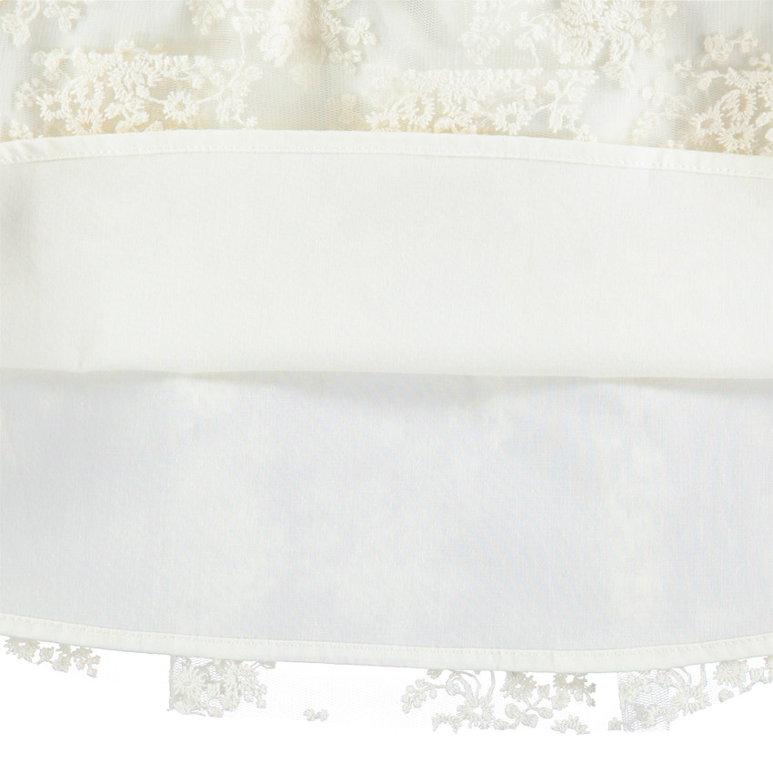 Κοντομάνικο γιορτινό φόρεμα από δαντέλα με κεντημένα λουλούδια 