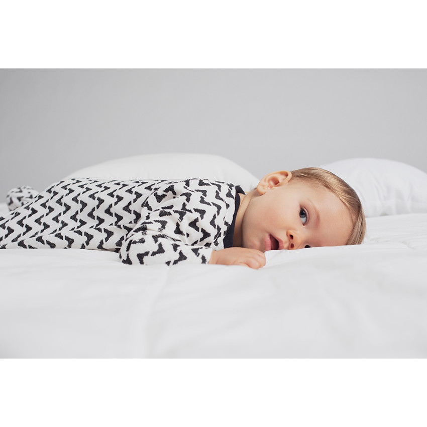 Σετ 2 βελουτέ φορμάκια ύπνου με φερμουάρ, ένα με μοτίβο μάσκα και ένα εμπριμέ 