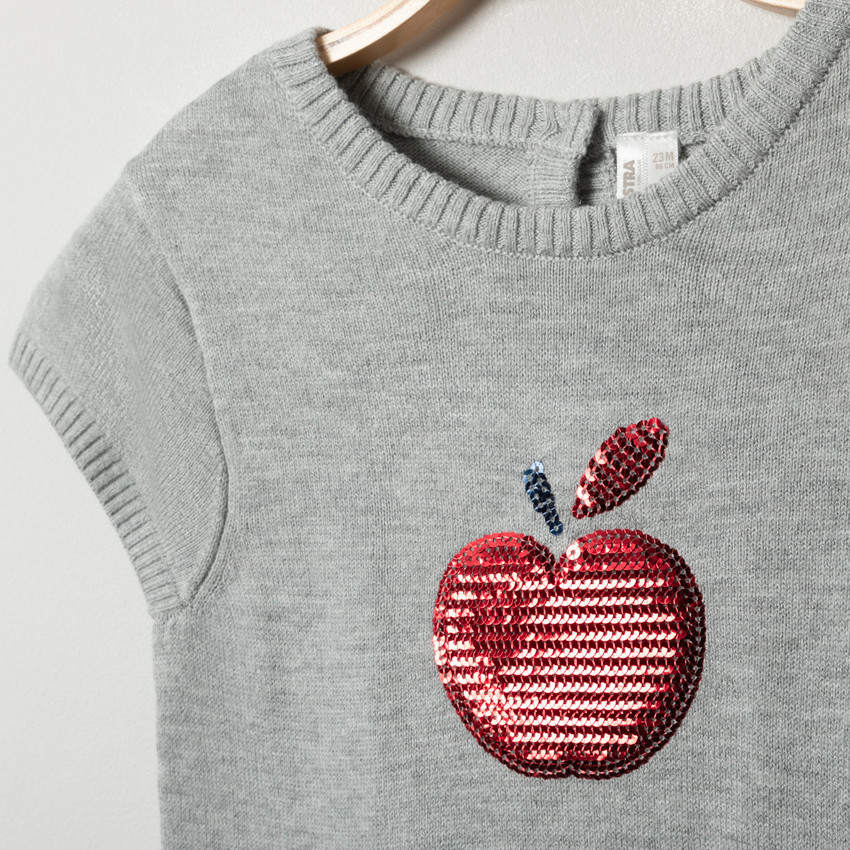 Robe manches courtes en tricot avec pomme en sequins 