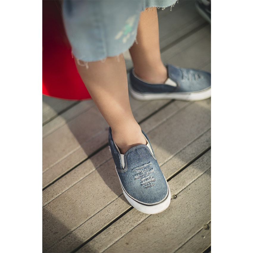 Υφασμάτινα χαμηλα αθλητικά με φθαρμένη όψη σε νούμερα 24 έως 27 