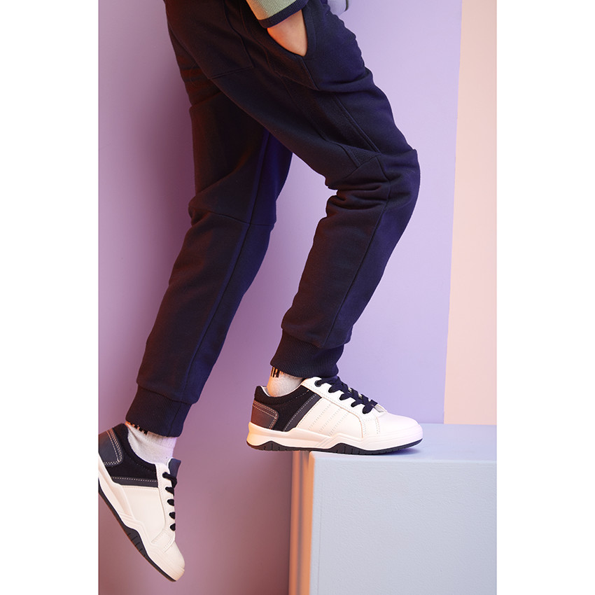 Αθλητικά παπούτσια χαμηλά με κορδόνια και ενισχύσεις για αγόρι 