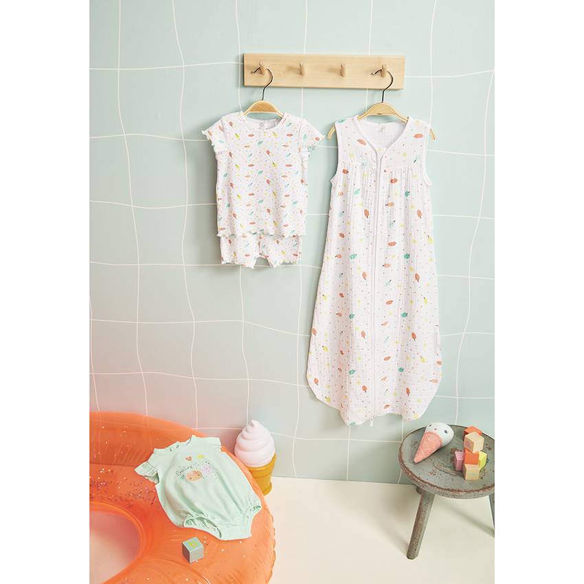 Κοντή κομψή φόρμα από jersey με σχέδιο για bebe κορίτσι 