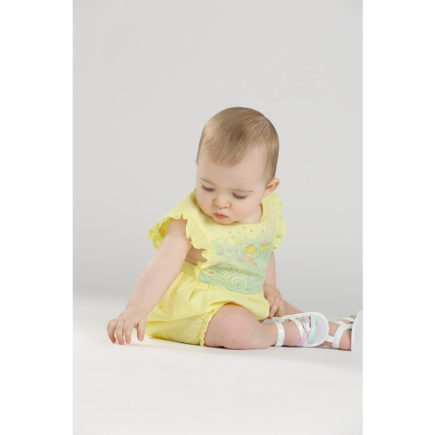 Κοντό ολόσωμο φορμάκι με βολάν και φαντεζί τύπωμα 