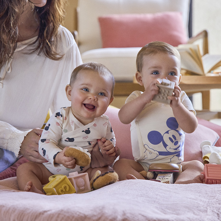 Σετ από 3 κοντομάνικα bodies Disney Mickey για μωρό αγόρι με διαφορετικές ανοίξεις ανάλογα με την ηλικία 