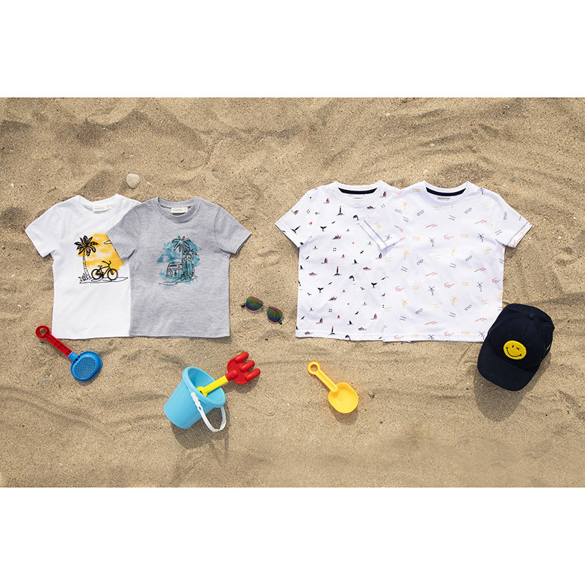 Κοντομάνικη βαμβακερή μπλούζα με εμπριμέ μοτίβα 