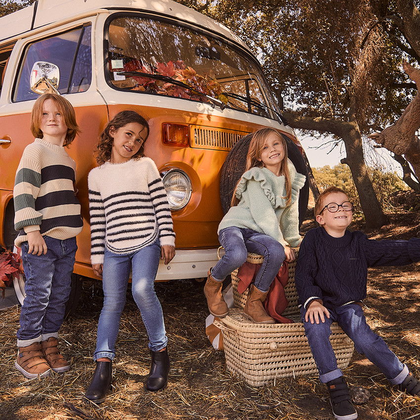 Πλεκτό πουλόβερ με τριχρωμές ρίγες και ζιβάγκο για αγόρι 