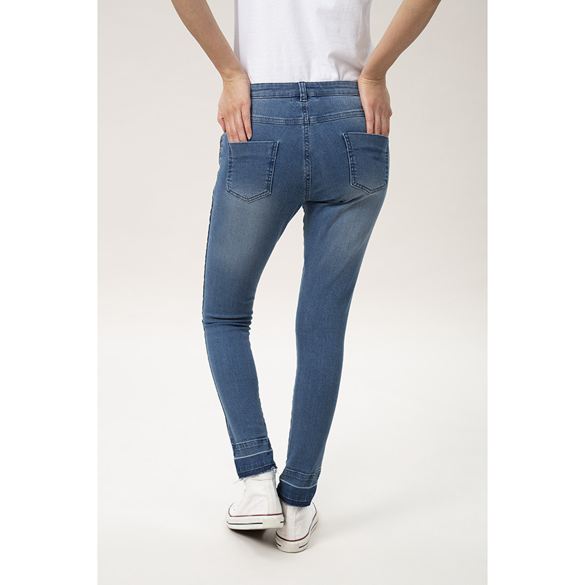 Slim τζιν εγκυμοσύνης με used όψη και εμπριμέ απλικέ λωρίδες  Additional Slim τζιν εγκυμοσύνης με used όψη και εμπριμέ απλικέ λωρίδες