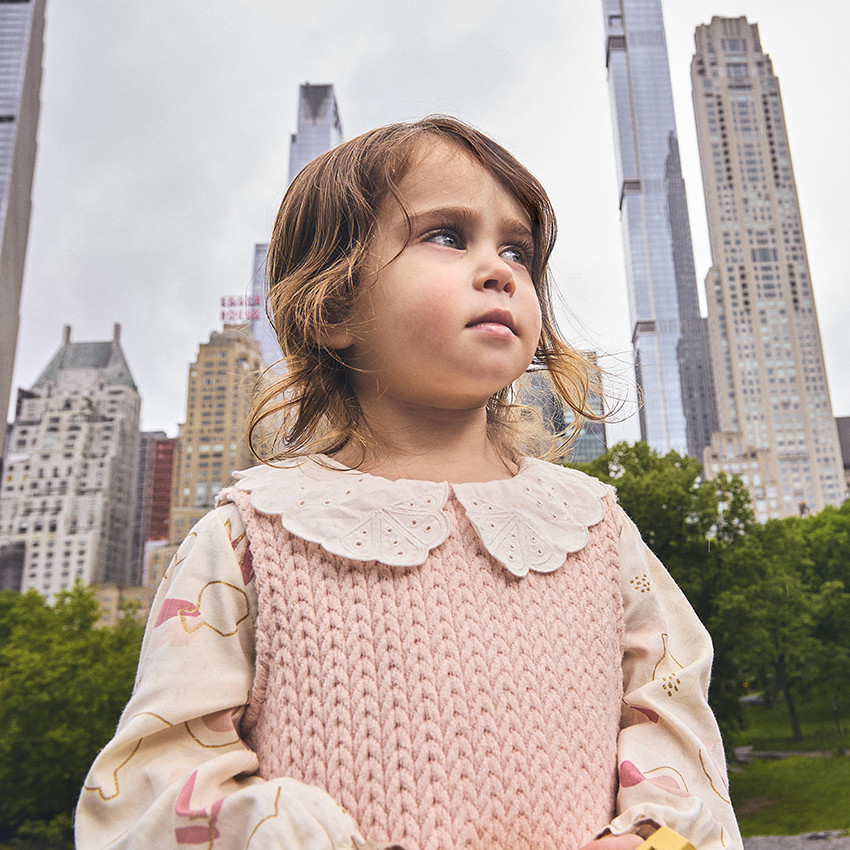 Σύνολο μπλούζας + αμάνικου πουλόβερ και μονόχρωμου κολάν για μωρό κορίτσι 