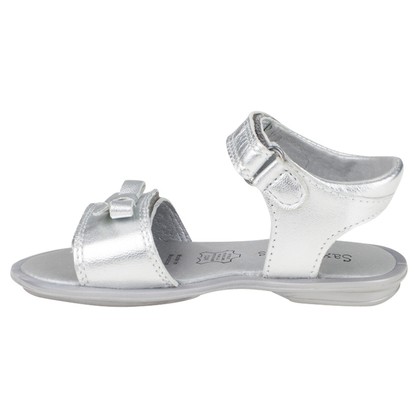 Nu-pieds argentés en cuir à double scratch et noeud du 24 au 27 