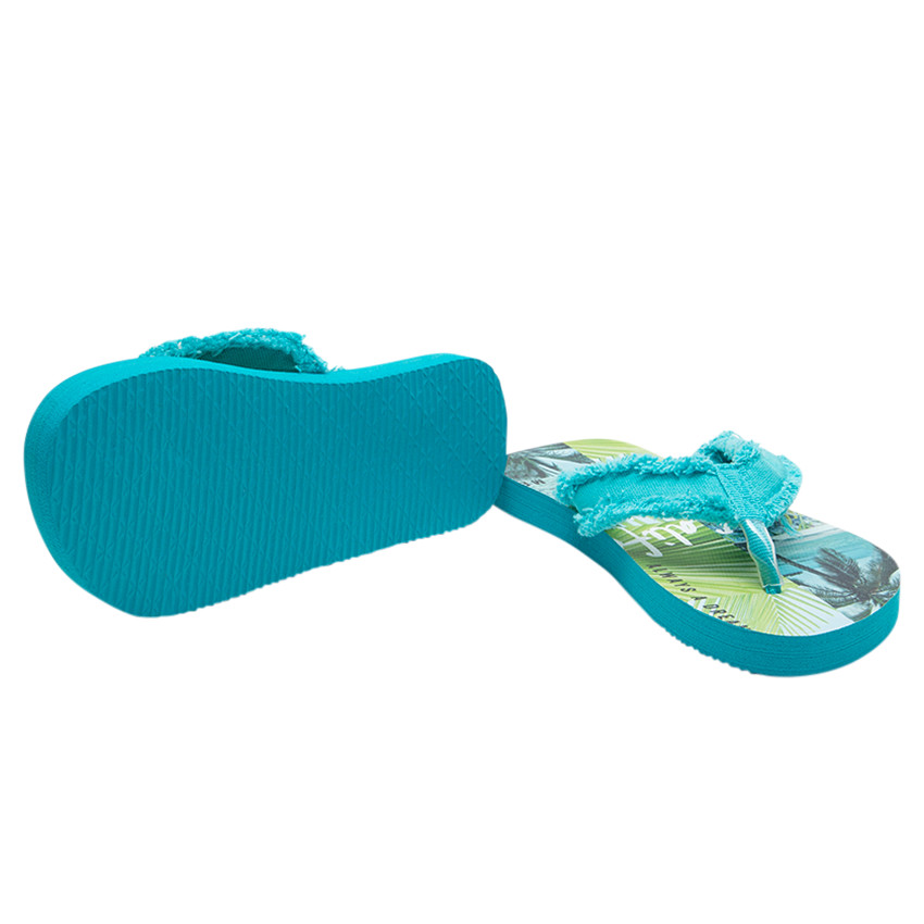 Σαγιονάρες με υφασμάτινο λουράκι και εμπριμέ εξωτικό μοτίβο 