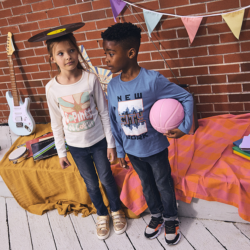 T-shirt μακρυμάνικο με φαντεζί σχέδιο και glitter για κορίτσι 