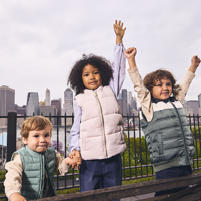 Αμάνικη μπουφάν από υφασμάτινο ματ για κορίτσι 