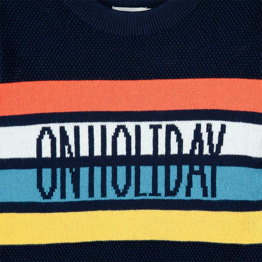 Πλεκτό σε ύφανση με διακοσμητικό σχέδιο, λωρίδες που κάνουν αντίθεση και μήνυμα ζακάρ 