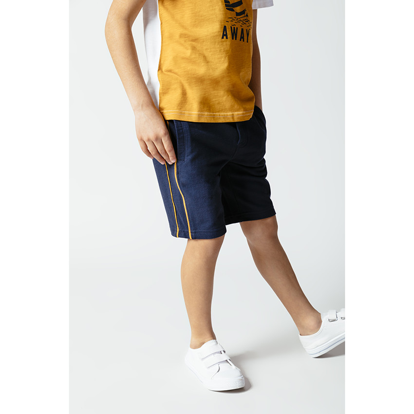 Σετ με t-shirt σχέδιο καραβάκι και βερμούδα 