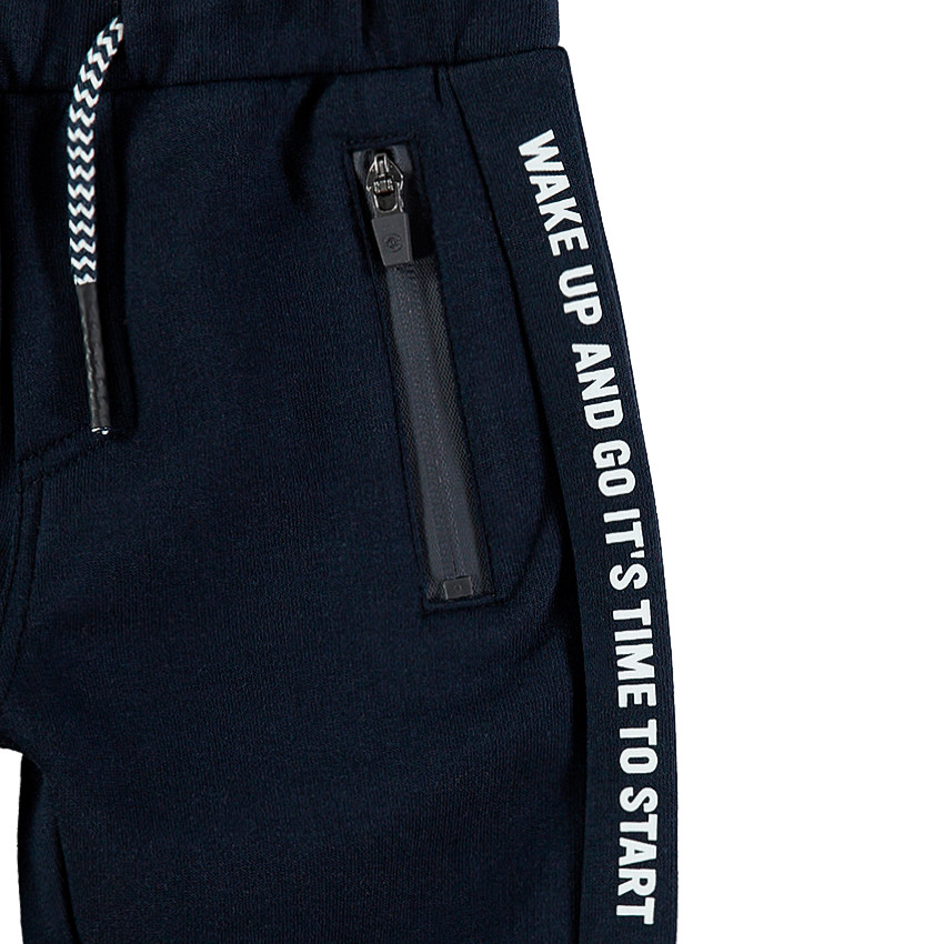 Παντελόνι φόρμας με τυπωμένες φράσεις και τσέπες με φερμουάρ 