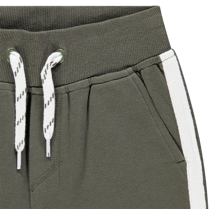 Σετ με t-shirt σχέδιο καμηλοπάρδαλη και βερμούδα με ρίγες 