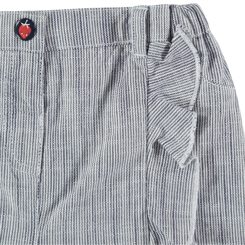 Σορτσάκι με λεπτές ρίγες και βολάν 