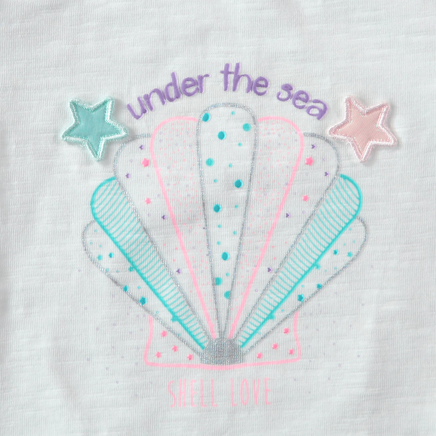 Σύνολο με σχέδιο κοχύλια και σορτσάκι με ασημί τελείωμα. 