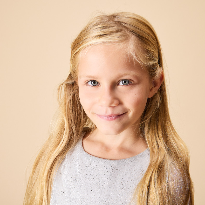 Γιορτινό φόρεμα ασημί με μακριά φουσκωτά μανίκια για κορίτσι 