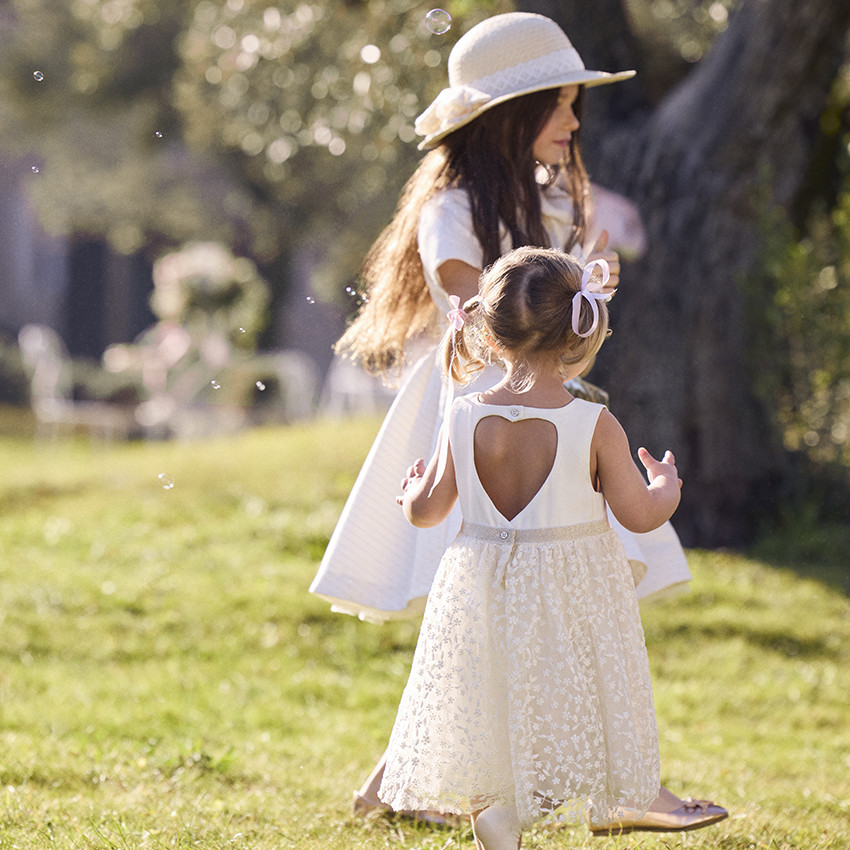 Γιορτινό φόρεμα bi-matière με ανοιχτή πλάτη σε σχήμα καρδιάς για bebe κορίτσι 