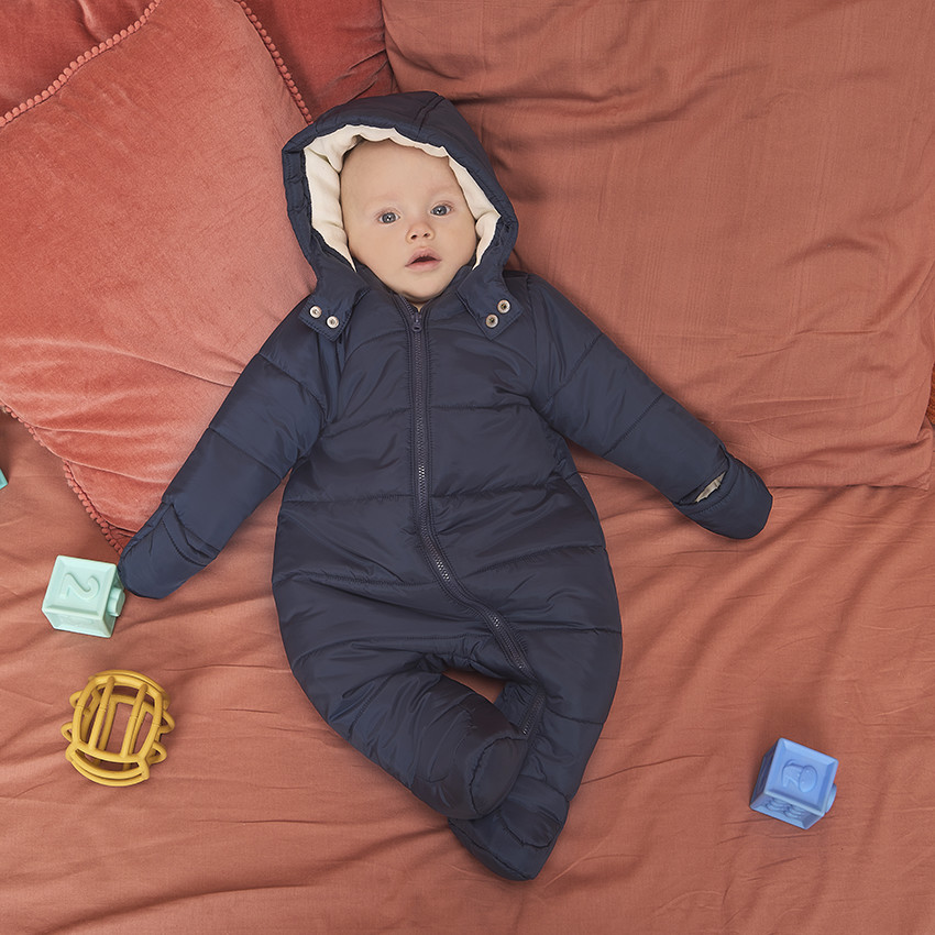 Καπιτονέ combi-pilote μονόχρωμο για μωρό αγόρι με διαφορετικές φινιρίσματα ανά ηλικία 