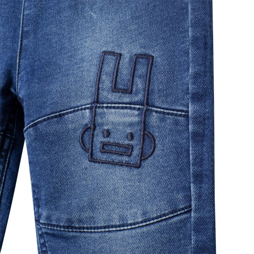 Jean effet used avec broderies contrastées 