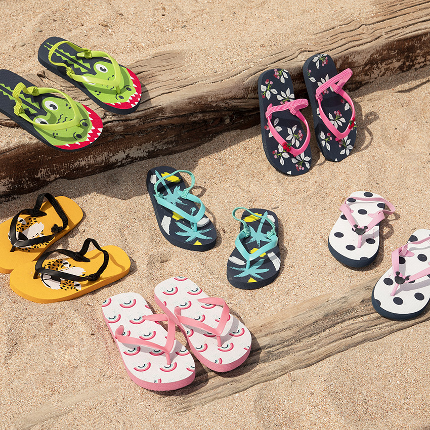 Σαγιονάρες με πουά και σήμα Minnie Disney για κορίτσι με λουράκι ανάλογα με το μέγεθος 