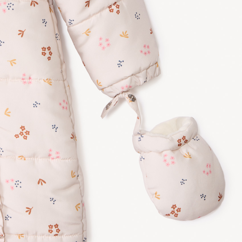 Combi-pilote imprimé fleurs pour bébé fille avec finitions différentes selon l'âge 