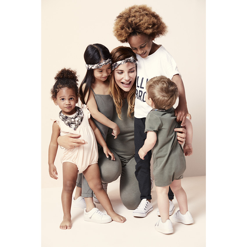 Σαλιάρα μπαντάνα με εμπριμέ μοτίβο παραλλαγής σε απαλό ροζ και χακί 