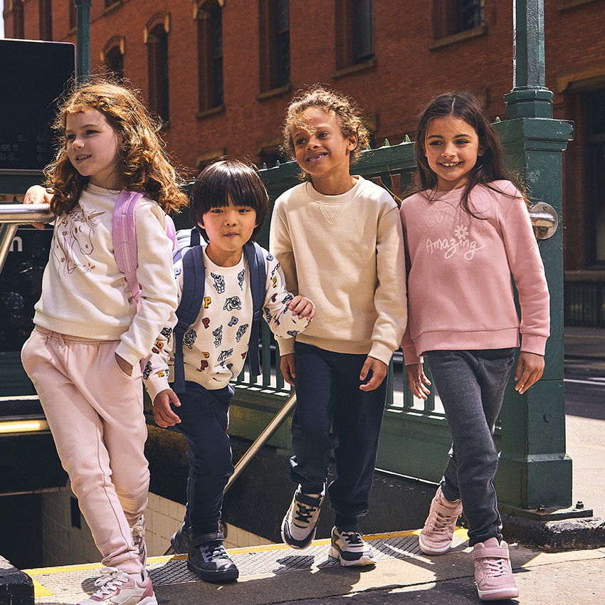 Σύνολο jogging από φούτερ με φαντεζί σχέδιο για κορίτσι 