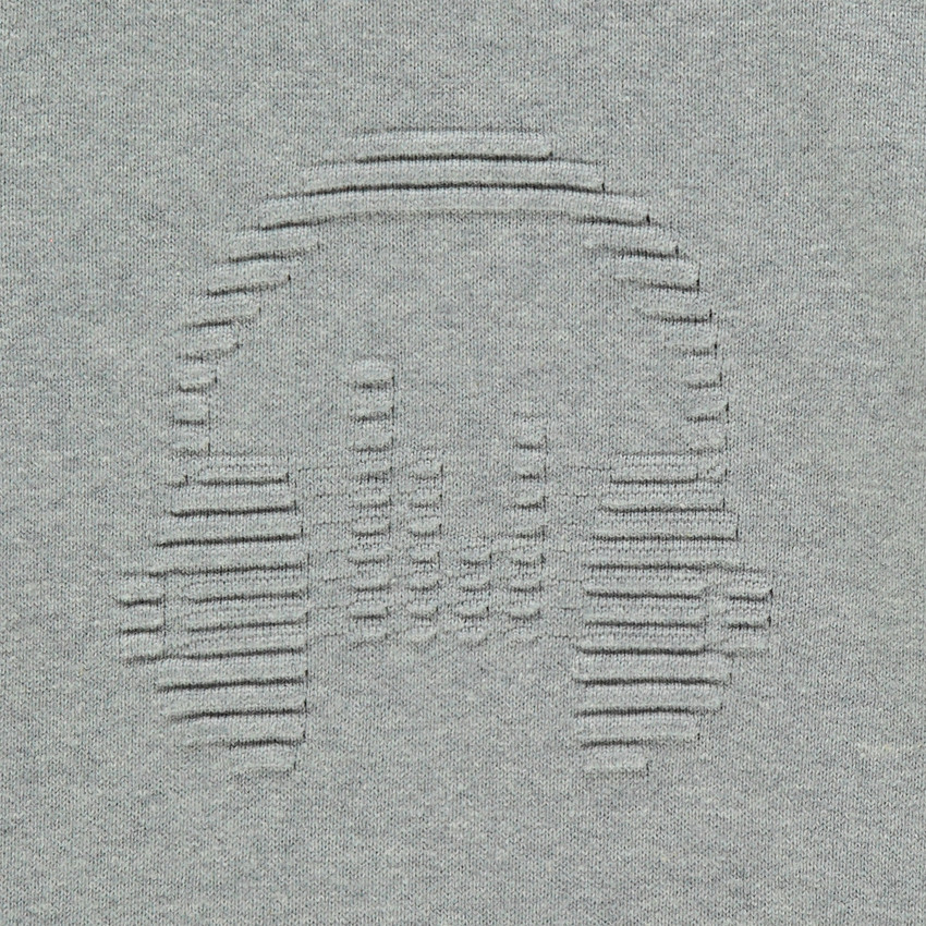 Pull en tricot avec casque en relief et détails contrastés  Additional Pull en tricot avec casque en relief et détails contrastés