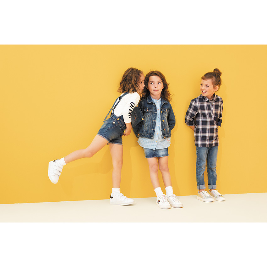 Ριγέ πουκάμισο με φαντεζί γιακά και πεταλούδα από πούλιες 