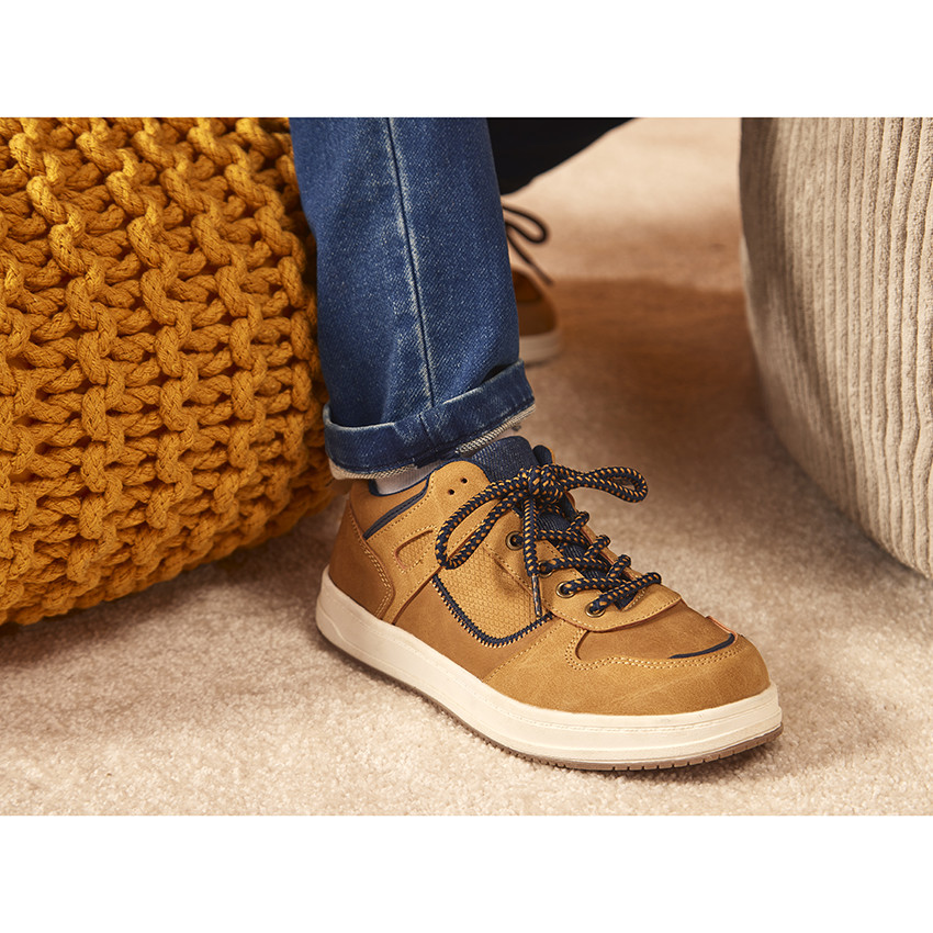 Baskets basses à lacets et empiècements pour garçon 