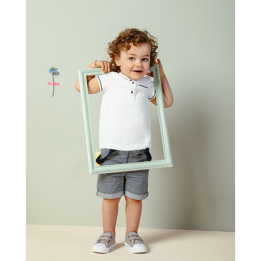 Βερμούδα με κάθετες ρίγες και ρυθμιζόμενες τιράντες 