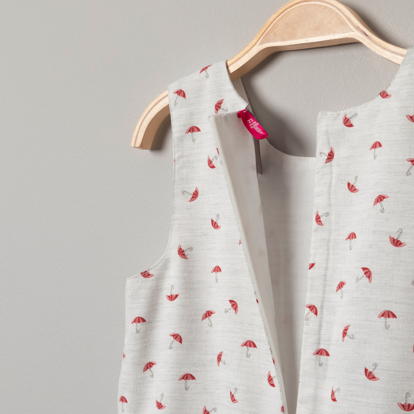 Φόρεμα κοντομάνικο με σχέδιο παραλλαγής σε όλη την επιφάνεια 