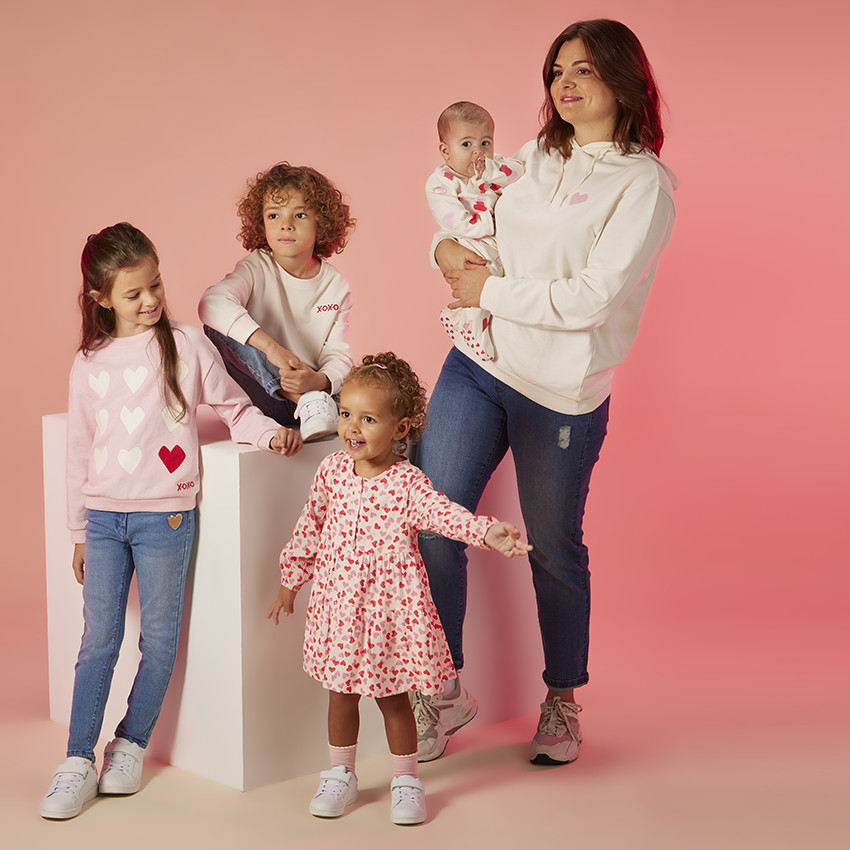 Φούτερ oversize σε molleton με σχέδιο καρδιές για κορίτσι 