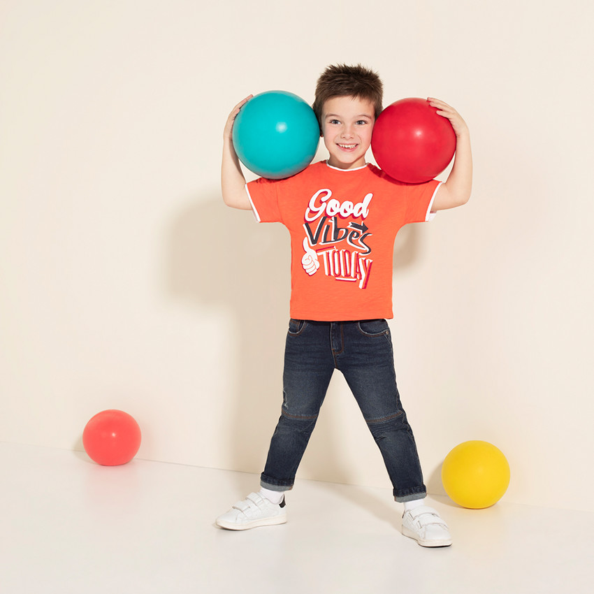 Τζιν με used όψη και μόνιμες τσακίσεις 