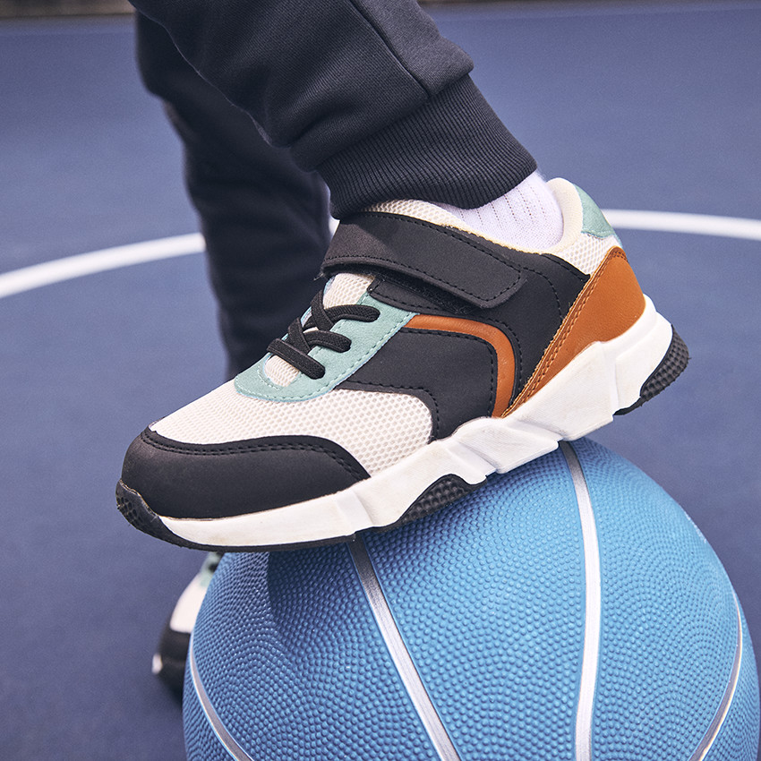 Αθλητικά παπούτσια χαμηλά με mesh λεπτομέρειες για αγόρι 