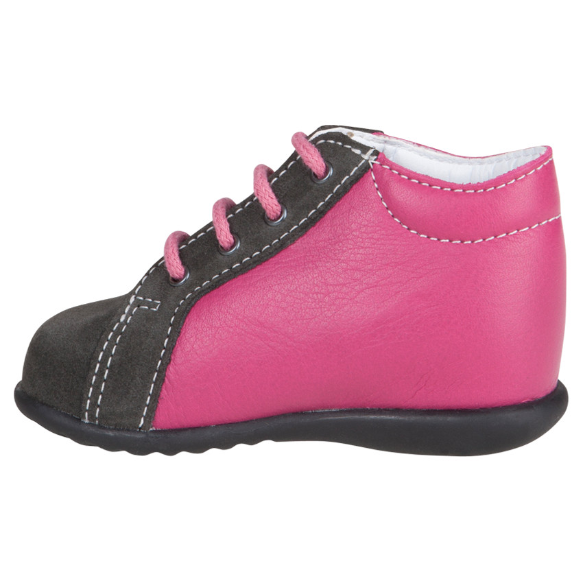 Bottillons en cuir avec print fantaisie girafe et patchs coeurs 