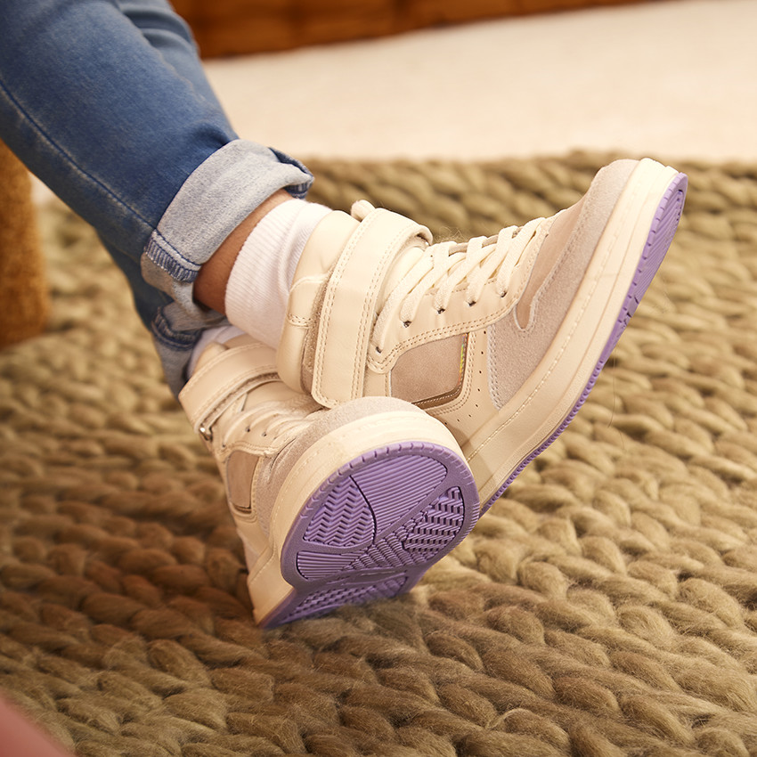 Αθλητικά παπούτσια σε contrast σόλα για κορίτσι 