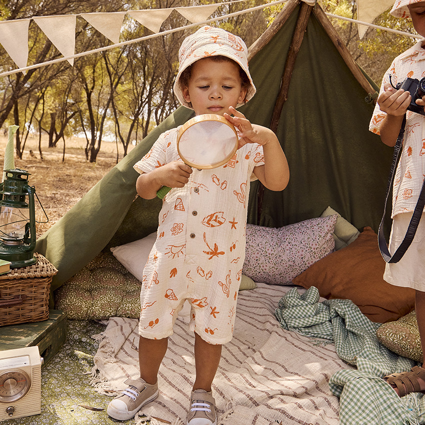 Κοντή ολόσωμη φόρμα σε tetra με σχέδιο vacances για bebe αγόρι 