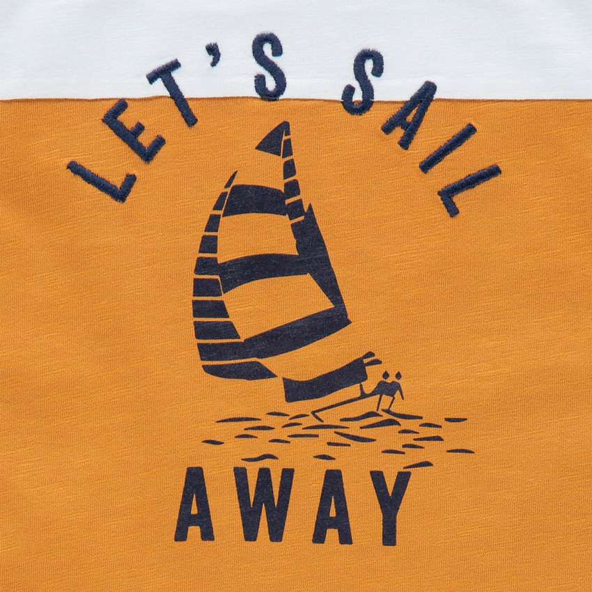 Σετ με t-shirt σχέδιο καραβάκι και βερμούδα 