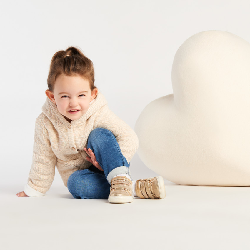 Ζακέτα με κουκούλα από πλεκτό με κέντημα καρδιά για bebe κορίτσι 