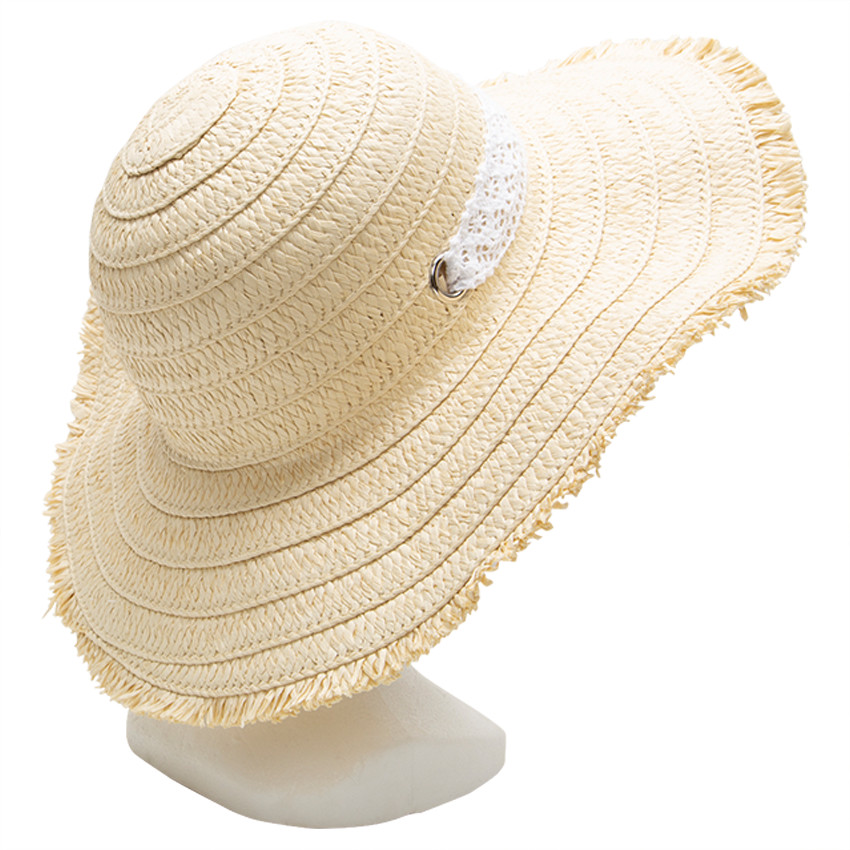 Ψάθινο καπέλο με σιρίτι από δαντέλα 