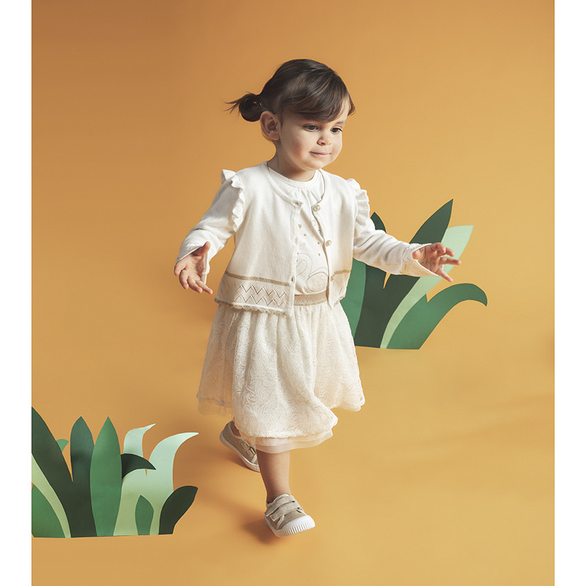 Κοντή φούστα από τούλι με κεντήματα σε στιλ δαντέλας 