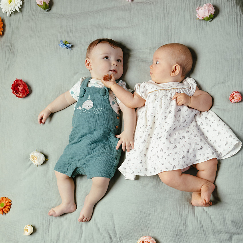 Σύνολο με φόρεμα με σχέδιο λαγουδάκια και μπλούζα 